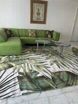 18031 Biscayne Blvd in Aventura, FL - Building Photo