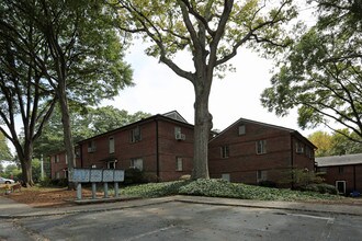 Briarwood Apartments in Atlanta, GA - Building Photo - Building Photo