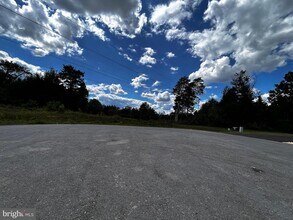 220 Gentle Breeze Dr in Bunker Hill, WV - Building Photo - Building Photo