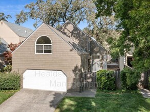 547 Fieldcrest Dr in Healdsburg, CA - Building Photo - Building Photo