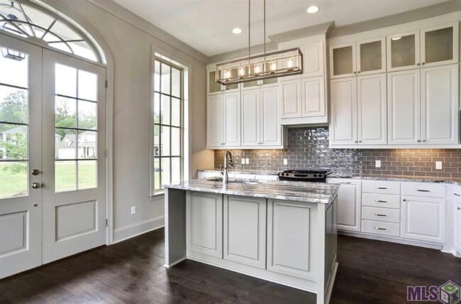 10851 Cane Mill Ln in Baton Rouge, LA - Building Photo - Building Photo