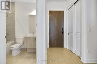 3240 William Coltson Ave in Oakville, ON - Building Photo - Building Photo