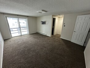 1 Colburn Dr in Orono, ME - Building Photo - Building Photo