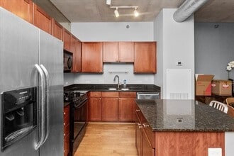 720 N Larrabee St, Unit 1012 in Chicago, IL - Foto de edificio - Building Photo