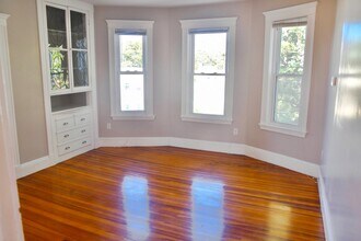 86 Elmira St, Unit 2 in Boston, MA - Foto de edificio - Building Photo