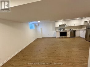 300 Dalehurst Dr in Ottawa, ON - Building Photo - Building Photo