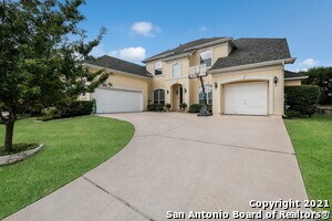 18211 Branson Falls in San Antonio, TX - Building Photo