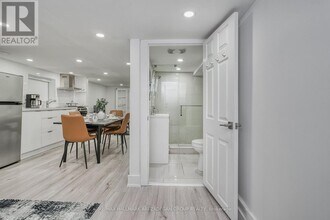 138 Booth Ave in Toronto, ON - Building Photo - Building Photo