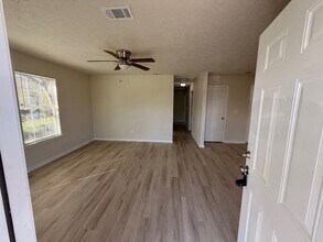 615 Shirley St in Eagle Lake, TX - Building Photo - Building Photo