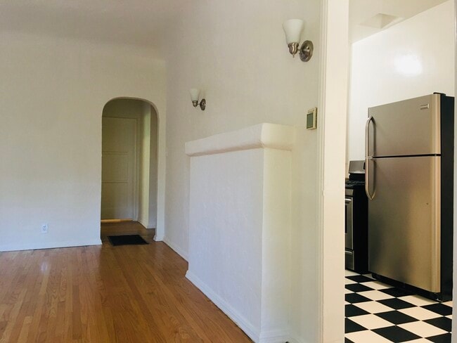 1133 Wooster S St, Unit atinaproperties@gmail.com in Los Angeles, CA - Building Photo - Building Photo