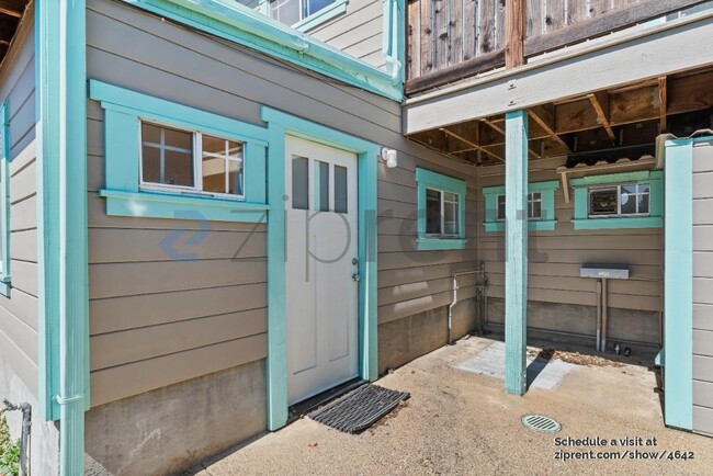 1190 Ocean Ave in Oakland, CA - Building Photo - Building Photo