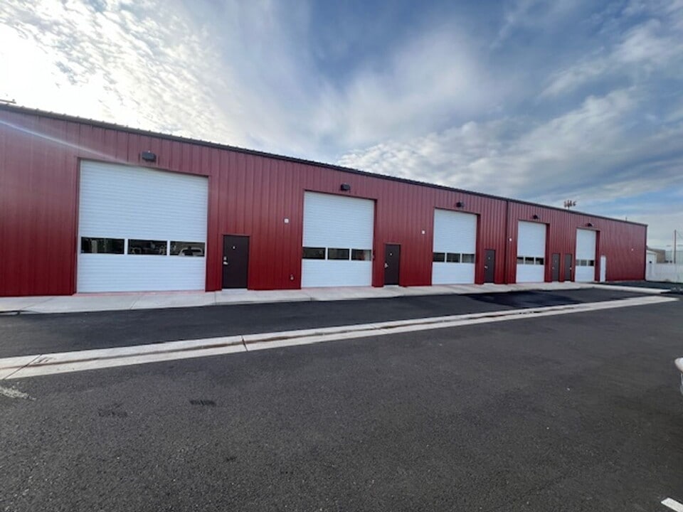 967 Lawnsdale Rd in Medford, OR - Building Photo