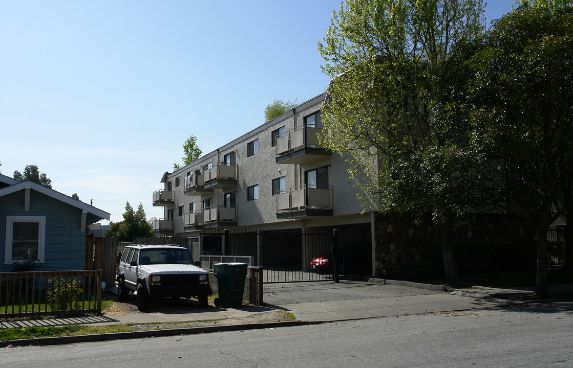 105-107 Poplar Ave in Redwood City, CA - Building Photo