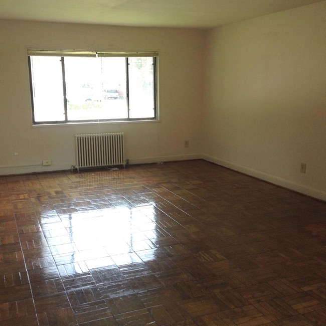 Forest Glen Apartments in Silver Spring, MD - Building Photo - Interior Photo