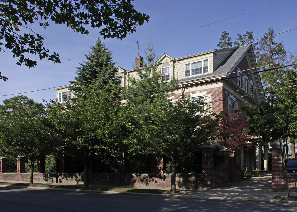 375 Lloyd Ave in Providence, RI - Foto de edificio