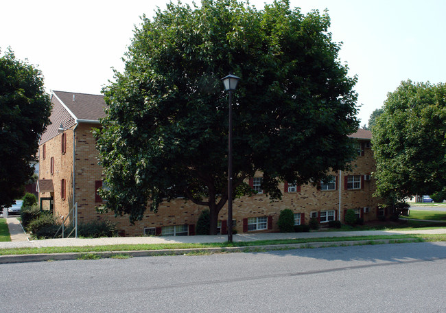 Armour Court Apartments in Allentown, PA - Building Photo - Building Photo