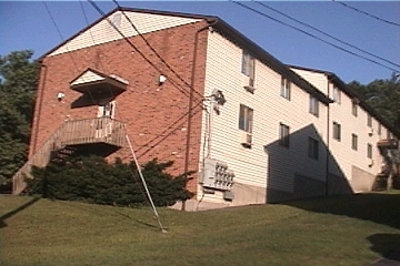 30 Hart Cir in Waterbury, CT - Building Photo