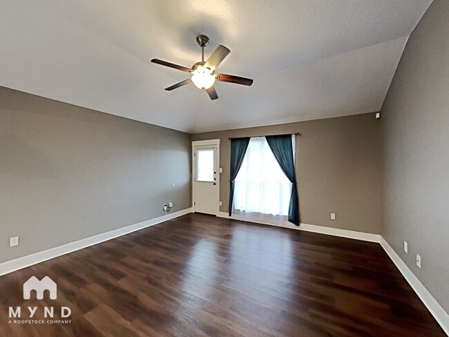 7842 Sterling Manor in Converse, TX - Foto de edificio - Building Photo