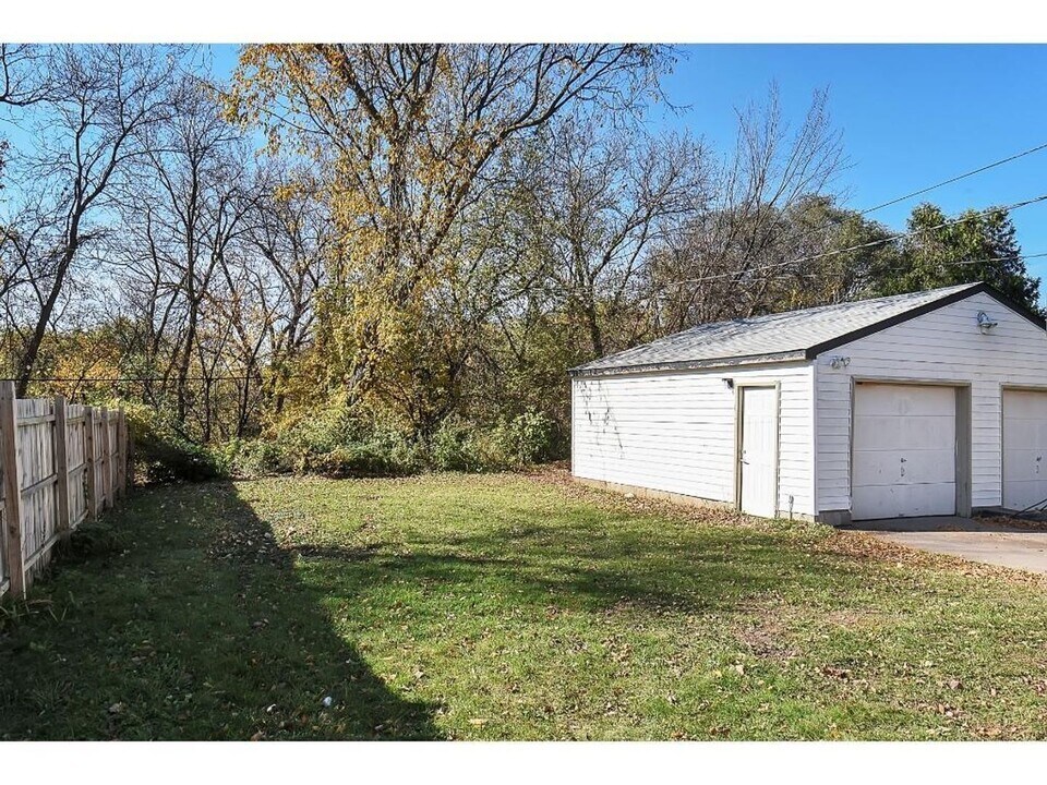 561 Gotzian St in St. Paul, MN - Building Photo