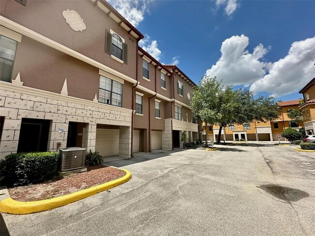 6115 Metrowest Blvd in Orlando, FL - Foto de edificio - Building Photo