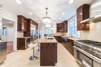 1 Elizabeth Rd in New Rochelle, NY - Building Photo - Building Photo