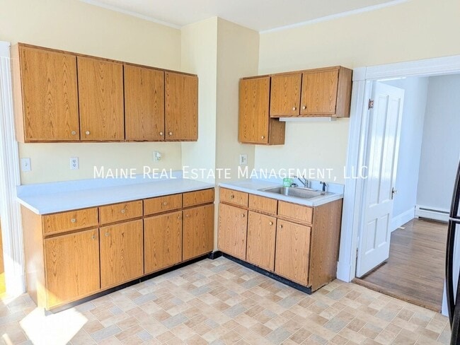 22 E Summer St