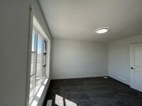 21222 Sheriff King St SW in Calgary, AB - Building Photo - Building Photo