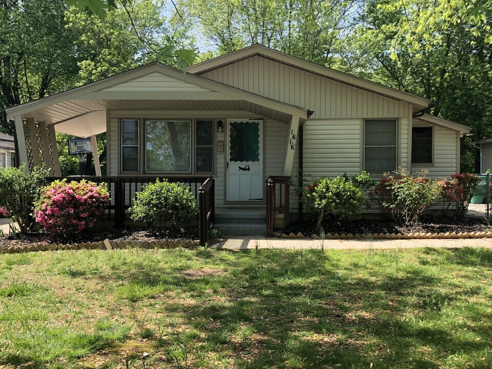 1616 Brockett Ave in High Point, NC - Building Photo