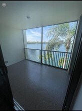118 Lake Emerald Dr in Oakland Park, FL - Building Photo - Building Photo