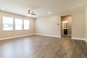 231 Pilsen Dr in Fuquay Varina, NC - Foto de edificio - Building Photo