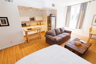 1942 Westwood Blvd in Los Angeles, CA - Foto de edificio - Building Photo