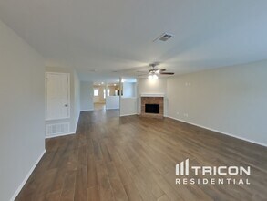 1436 Keith Ct in Burleson, TX - Foto de edificio - Building Photo