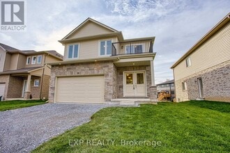 26 Willson Dr in Thorold, ON - Building Photo - Building Photo