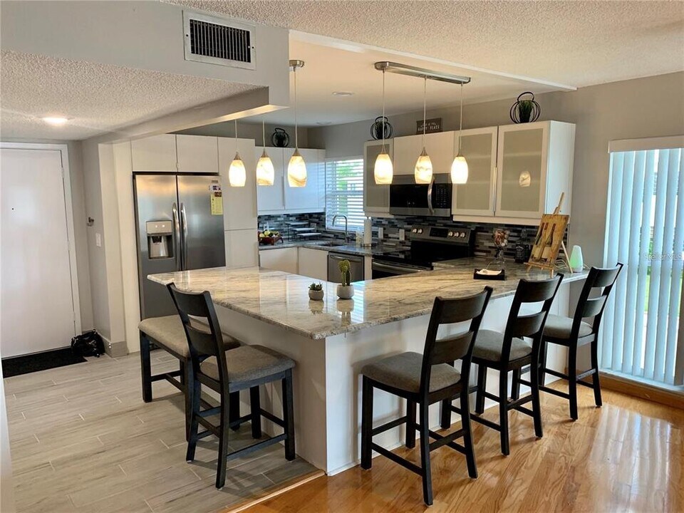 7003 Sunset Way in St Pete Beach, FL - Building Photo