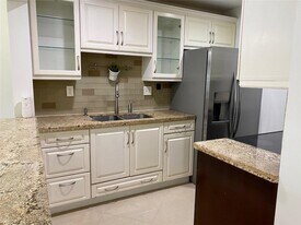 3216 Coral Ridge Dr, Unit 3216 in Coral Springs, FL - Building Photo