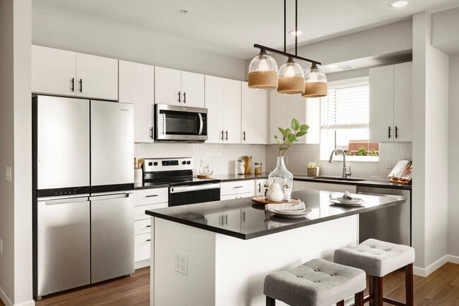 Rya Apartments in Richfield, MN - Foto de edificio - Building Photo