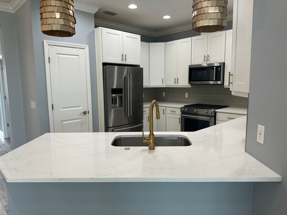 432 Good Life Wy in Daytona Beach, FL - Foto de edificio