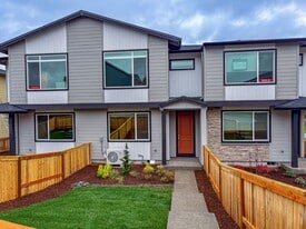 18503 NE 44th Ave in Vancouver, WA - Building Photo