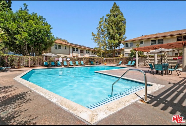 5882 Bowcroft St in Los Angeles, CA - Building Photo - Building Photo