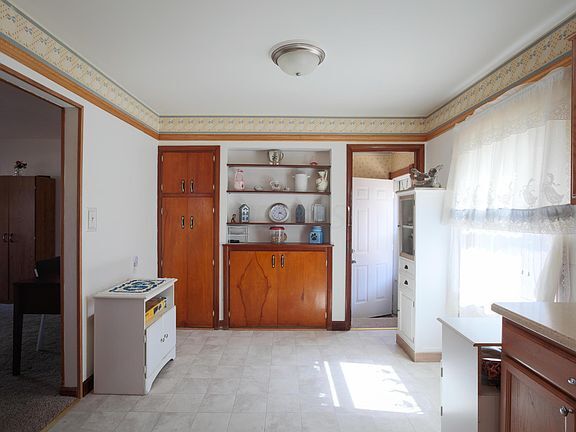 property at 4913 Pine Cir