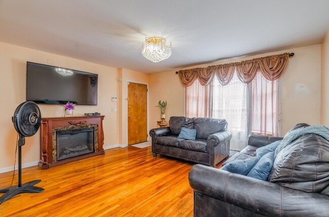 310 Cator Ave, Unit 5 in Jersey City, NJ - Building Photo - Building Photo