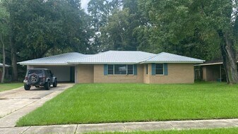 3153 Joyce Dr in Baton Rouge, LA - Building Photo