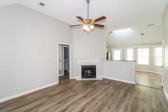 7096 Lagrange Hill Dr in Cordova, TN - Building Photo - Building Photo