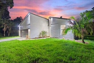 2746 Grandview Dr in North Port, FL - Building Photo - Building Photo