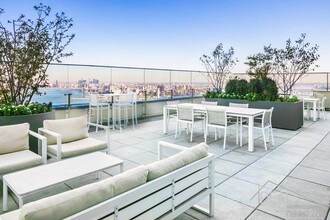 307 Gold St-Unit -27G in Brooklyn, NY - Building Photo - Building Photo