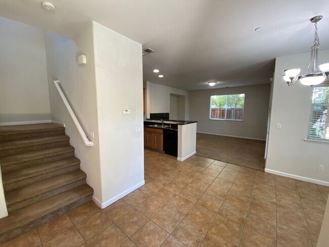 8461 Crystal Walk Cir in Elk Grove, CA - Building Photo - Building Photo