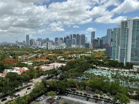 2475 Brickell Ave in Miami, FL - Building Photo
