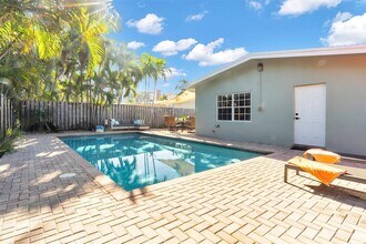 3221 Seaward Dr in Pompano Beach, FL - Foto de edificio - Building Photo