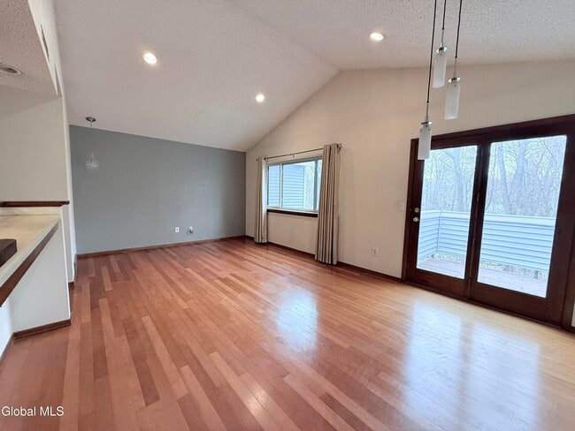 208 Yorktown Dr in Clifton Park, NY - Building Photo - Building Photo