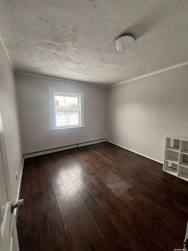 415 Rockaway Ave, Unit 2N in Valley Stream, NY - Building Photo - Building Photo